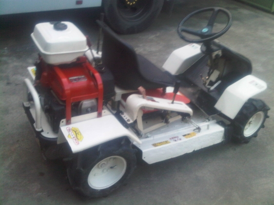 ขายรถตัดหญ้านั่งขับ Honda