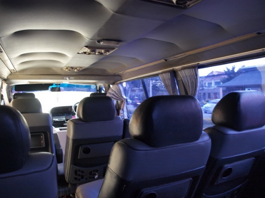 รถตู้ Toyota หัวจรวด หลังคาเตี้ย ปี 2000 วางเครื่อง 1J ติดแก๊ส LPG