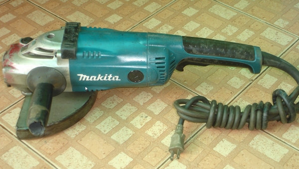 หินเจียร Makita 9" รุ่น GA7020