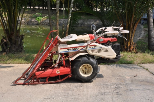 ขายรถเกี่ยวข้าว YANMAR YB650 สภาพเกือบ100\% หาอยู่รับรองไม่ผิดหวัง