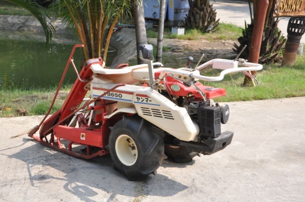 ขายรถเกี่ยวข้าว YANMAR YB650 สภาพเกือบ100\% หาอยู่รับรองไม่ผิดหวัง