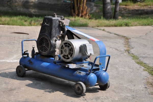 ขายปั้มลม IWATAเคลื่อนที่ นำเข้าญี่ปุ่นยังไม่เคยใช้งานในไทย