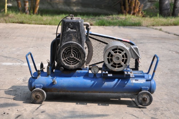 ขายปั้มลม IWATAเคลื่อนที่ นำเข้าญี่ปุ่นยังไม่เคยใช้งานในไทย