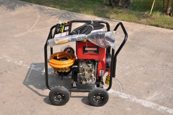 ขายเครื่อง ฉีดน้ำ ติดเครื่องยนต์(ใหม่) **เปิดตู้ติดมา1ตัว** ขายถูกๆ