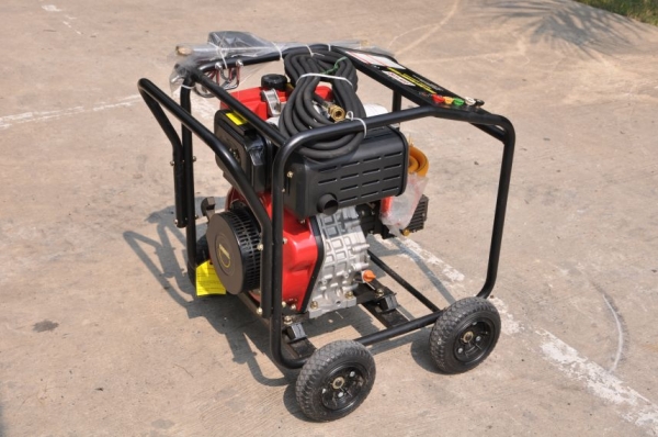 ขายเครื่อง ฉีดน้ำ ติดเครื่องยนต์(ใหม่) **เปิดตู้ติดมา1ตัว** ขายถูกๆ