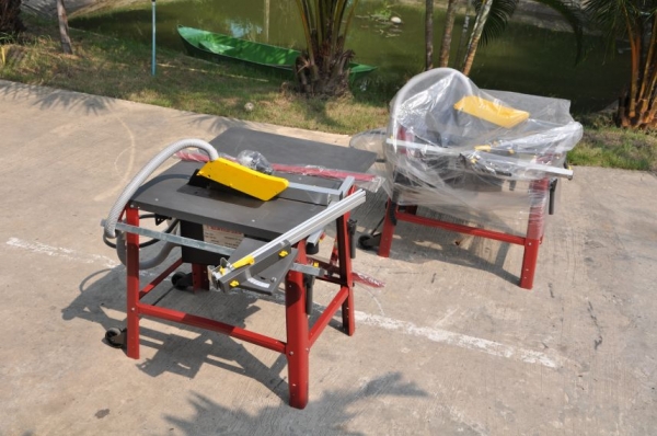 ขายโต๊ะตัด อุปกรณ์ครบพร้อมใช้ ของใหม่(เปิดตู้ติดมา2ตัว) ขายถูก