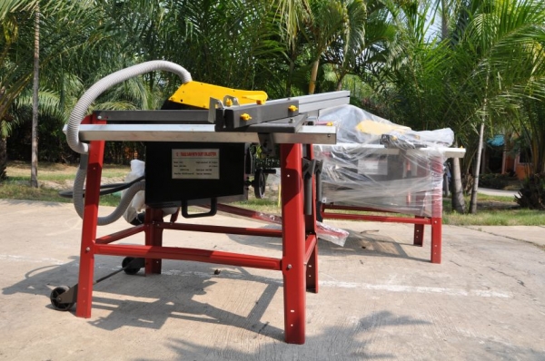 ขายโต๊ะตัด อุปกรณ์ครบพร้อมใช้ ของใหม่(เปิดตู้ติดมา2ตัว) ขายถูก