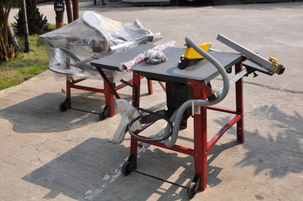 ขายโต๊ะตัด อุปกรณ์ครบพร้อมใช้ ของใหม่(เปิดตู้ติดมา2ตัว) ขายถูก