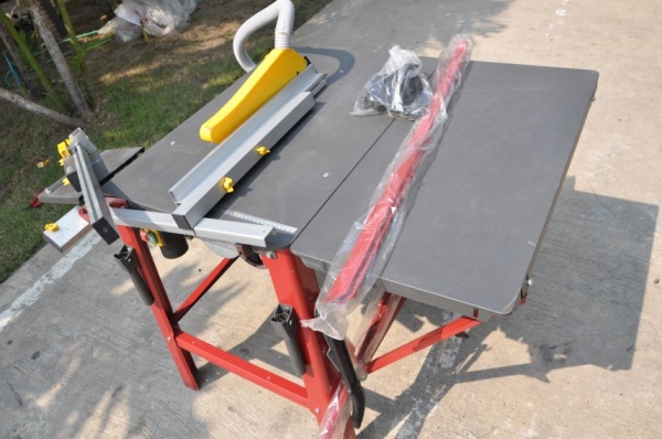 ขายโต๊ะตัด อุปกรณ์ครบพร้อมใช้ ของใหม่(เปิดตู้ติดมา2ตัว) ขายถูก