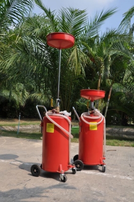 ขายถัง ดูดน้ำมันเครื่อง CATZ อุปกรณ์ครบพร้อมใช้ (เปิดตู้ญี่ปุ่นติดมา2ตัว) ราคาเร้าใจ เหลืออีกตัวครับ