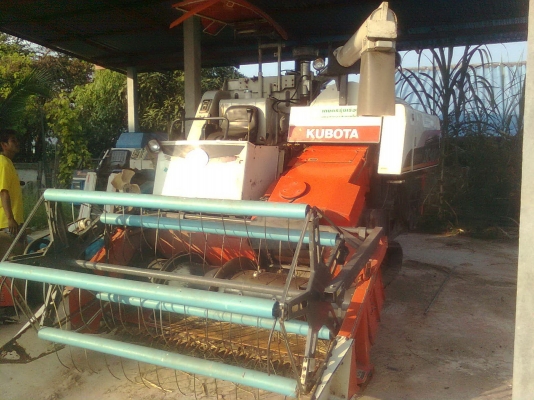 ขายรถเกี่ยวข้าว KUBOTA DC-68G รถสวย พร้อมใช้งาน ถูกๆ เอาไปเลย