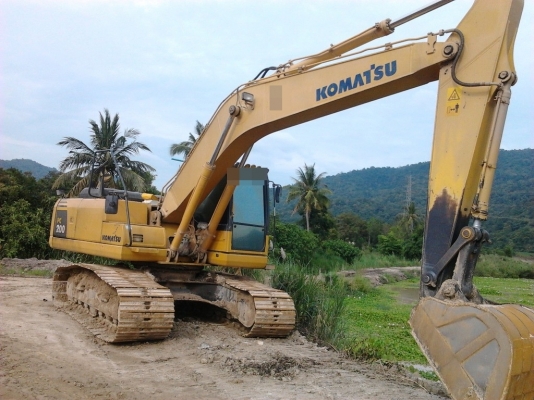ขายด่วน!!  KOMATSU PC200-8  ไมล์ชม.8,000 สภาพสวยค่ะ
