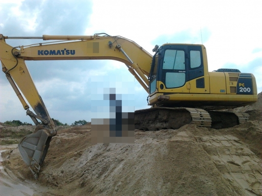 ขายด่วน!!  KOMATSU PC200-8  ไมล์ชม.8,000 สภาพสวยค่ะ