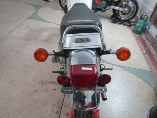 ขาย SR400 ปี95เลขเต็ม ยุ่นๆทุกอย่าง อินวอยชื่อผู้ซื้อครับ ระบบไฟออกทุกจุด รถประกอบใหม่นะครับ ทำสีใหม่อย่างเดียว สีเดิมจากญี่ปุ่นไม่สวยเลยทำใหม่