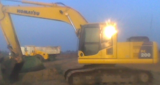 ขายรถขุดKOMATSU PC  200-8สภาพพร้อมใช้งานเอกสารเล่มทะเบียน 4000ชั่วโมง