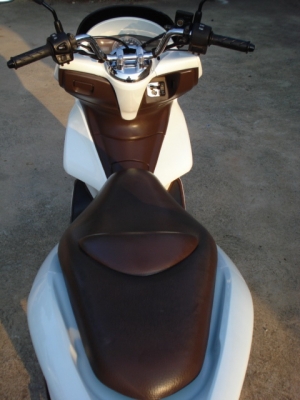 ขาย HONDA PCX I 125 สีขาวมุก รถแต่งสวย