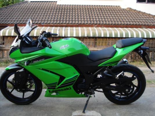 ขาย ninja 250 ปี2012 รถ11 เดือน รถเครื่องเดิมๆใหม่มากๆไม่ค่อยได้ใช้