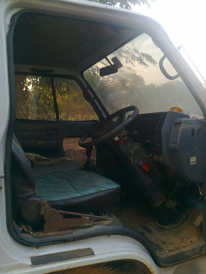 ขอมอบราคาให้กับนักปั้นไปเขียนแบบเอง 225000  6 ล้อ   รถสวยพร้อมใช้ทะเบียนชุดโอนพร้อม