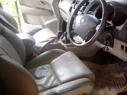 Toyota fortuner ตัว V เครื่อง3000 ดีเซล เกียร์ Auto 4WD สีบรอนซ์ทอง ปี2006