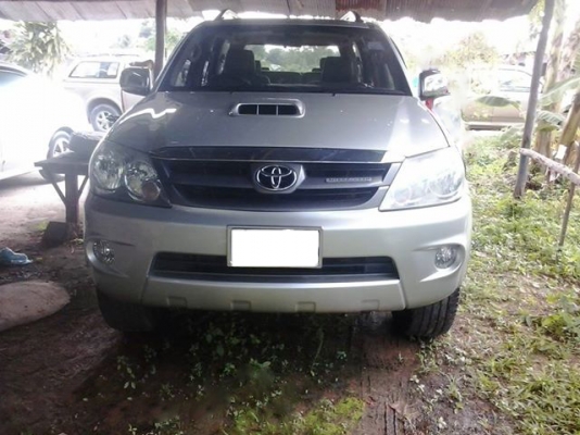 Toyota fortuner ตัว V เครื่อง3000 ดีเซล เกียร์ Auto 4WD สีบรอนซ์ทอง ปี2006
