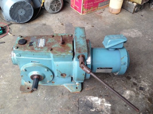 ขายมอเตอร์เกียร์ปรับรอบ Shimpo เพลาออก 2 ข้าง มอเตอร์ mitsubishi 1 HP. 380 V สภาพสวยมาก วิ่งนิ่ม ใช้งานได้หลากหลายแบบ รับประกันคุณภาพ