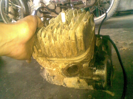 ระเบิด  TS-100N  ครับ (มีทั้งคันเลย สอบถามได้)