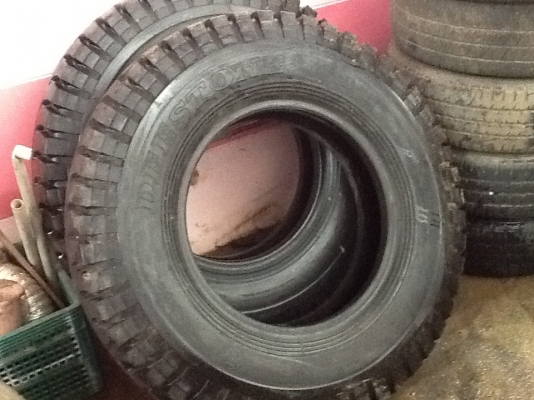 ขายยาง900-20 ยางใหม่ไม่ได้ใช้คับมีสองเส้นราคาเส้นละ4500