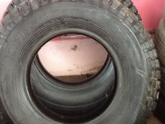 ขายยาง900-20 ยางใหม่ไม่ได้ใช้คับมีสองเส้นราคาเส้นละ4500