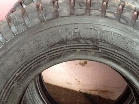 ขายยาง900-20 ยางใหม่ไม่ได้ใช้คับมีสองเส้นราคาเส้นละ4500