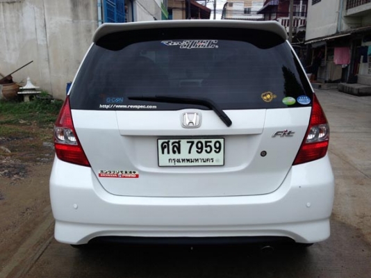 ขายรถ honda jazz สีขาว ปี2005 IDSI 320000 รถบ้าน