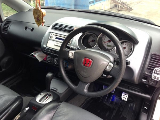 ขายรถ honda jazz สีขาว ปี2005 IDSI 320000 รถบ้าน