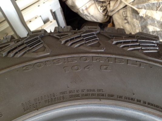 ขายยาง Mud Kumho 30x9.5 R15 ยางปี 2012 ขายยาง Mud Kumho 30x9.5 R15 ยางปี 2012