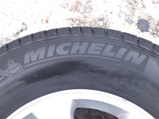 ขายแม็กISUZUพร้อมยางมิชลิน 245/70R16 ยางปี10 สวยๆจำนวน 1 ชุด