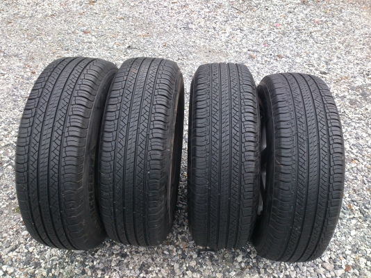 ขายแม็กISUZUพร้อมยางมิชลิน 245/70R16 ยางปี10 สวยๆจำนวน 1 ชุด