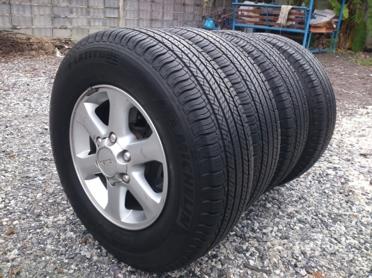 ขายแม็กISUZUพร้อมยางมิชลิน 245/70R16 ยางปี10 สวยๆจำนวน 1 ชุด