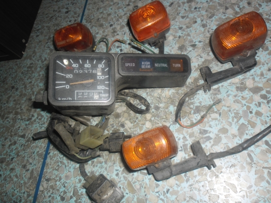 ขายไมล์ tlm แท้ๆพร้อมไฟเลี้ยวราคาไม่แพงครับ