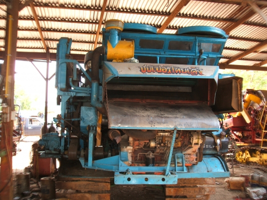 รถเกี่ยวข้าวไทยเส็ง อุ้ม 2.5 ตัน