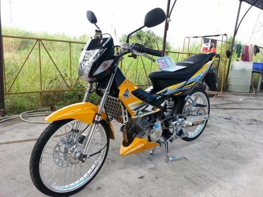 ขายโซนิคปี48สีเหลื่อง-ดำสตาร์ทมือ 19,500 บาทอยู่นครสวรรค์ 0843828608