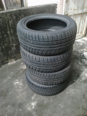 ขายยาง ROADSTONE 215/50/R17 45/08 ดอกสวยๆครับ