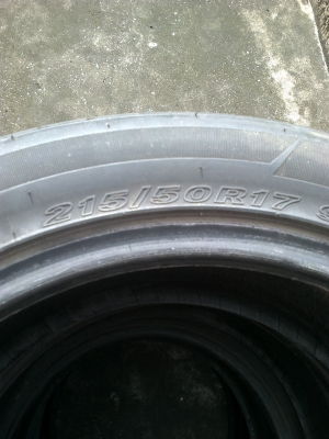 ขายยาง ROADSTONE 215/50/R17 45/08 ดอกสวยๆครับ