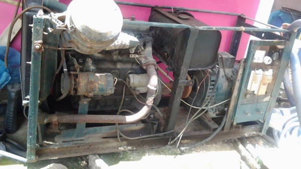 ขายเครื่องปั่นไฟ  12 kva    ราคา 30,000  บาท
