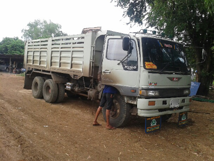 ขายรถบรรทุกสิบล้อดั๊มพ์ HINO 3H เครื่องเดิม 195 แรง เกียร์เดิม 2 เพลา ด.ลูกฟูก