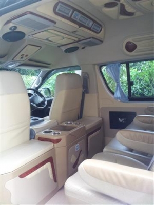 ต้องการขายด่วนรขายรถตู้แต่งVIPเจ้าของขายเองปรับราคาลง