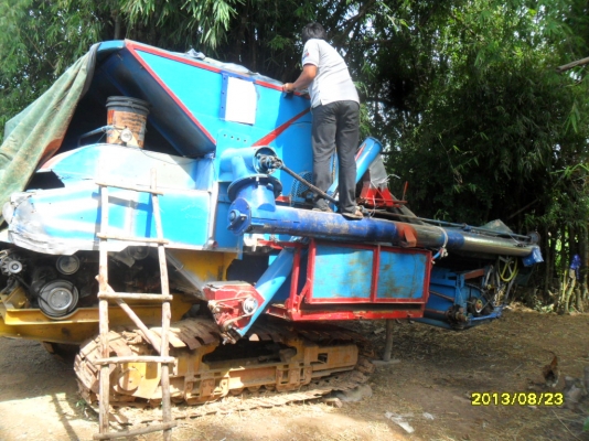 ขายรถเกี่ยวข้าวไทยเส็งยนต์รุ่นข้าวถั่วอุ้ม2.5ตัน