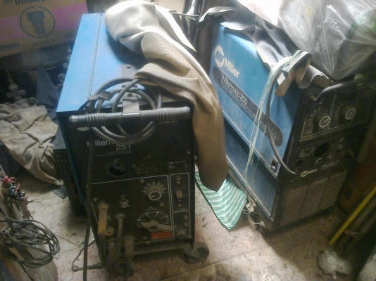 ขายตู้เชื่อมมิกส์ Miller 250 พร้อมถังและอุปกรณ์ 50,000 ค่ะ