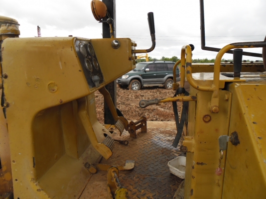 ขายรถแทรกเตอร์ CAT D5B เกียร์ทอ็กโซ่หนาแรงดีพร้อมทำงานเอกสารสัญญาซื้อขาย