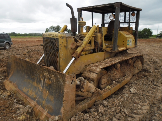 ขายรถแทรกเตอร์ CAT D5B เกียร์ทอ็กโซ่หนาแรงดีพร้อมทำงานเอกสารสัญญาซื้อขาย