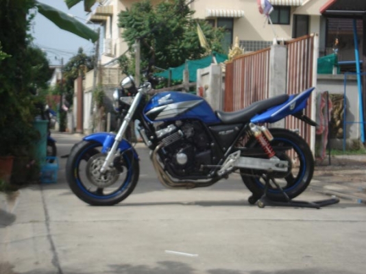 ขาย CB400sf ปี95 โช๊คหัวกลับสภาพสวยกริ๊บของแต่งท้วมๆเครื่องดีมากเอกสารอินวอยแท้ๆคับ