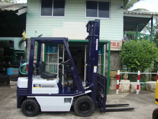 ขายรถโฟล์คลิฟท์  KOMATSU  FG15-15  (รถนอก สภาพดี รับประกัน) เครื่องยนต์เบนซิน+แก๊ส 2 ระบบ  เกียร์ธรรมดา  เสาสูง  4  เมตร  มีตัวกระดก (ฮิ้งโฟล์ค)  1,800  ช่ม.  งายาว 1,070  มม.  ยางตัน  4  ล้อ