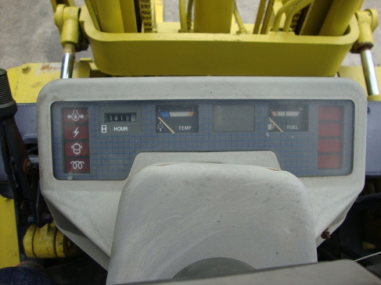 ขายรถโฟล์คลิฟท์ KOMATSU FD25-11 (รถนอก สภาพดี รับประกัน) 3,800 ชม. เครื่องยนต์ดีเซล เกียร์ธรรมดา ล้อหน้าคู่ งา 1,070 มม. มีตัวกระดก (ฮิ้งโฟล์ค) ยางหลังตันใหม่ ขายรถโฟล์คลิฟท์ KOMATSU FD25-11 (รถนอก สภาพดี รับประกัน) 3,800 ชม. เครื่องยนต์ดีเซล เกียร์ธรรมดา ล้อหน้าคู่ งา 1,070 มม. มีตัวกระดก (ฮิ้งโฟล์ค) ยางหลังตันใหม่